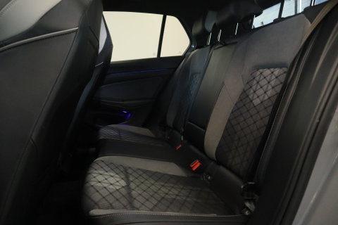 Volkswagen Golf 1.5 eTSI R-Line Business Full-led Navigatie Adaptive-Cruise 24 Maanden garantie* (Vraag naar de voorwaarden)