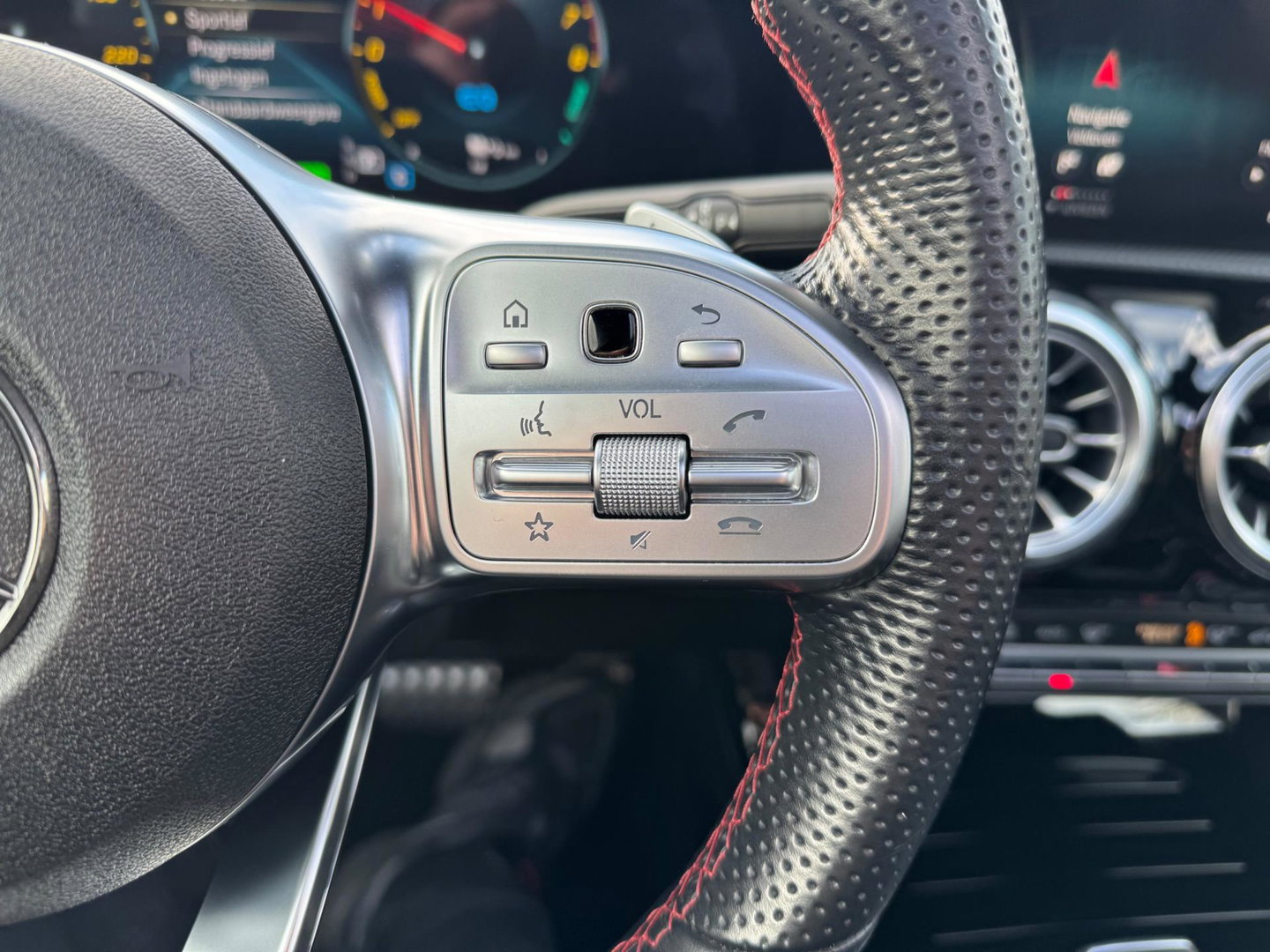 Mercedes-Benz CLA-Klasse Shooting Brake 250 e AMG Panorama Leder Camera Navi