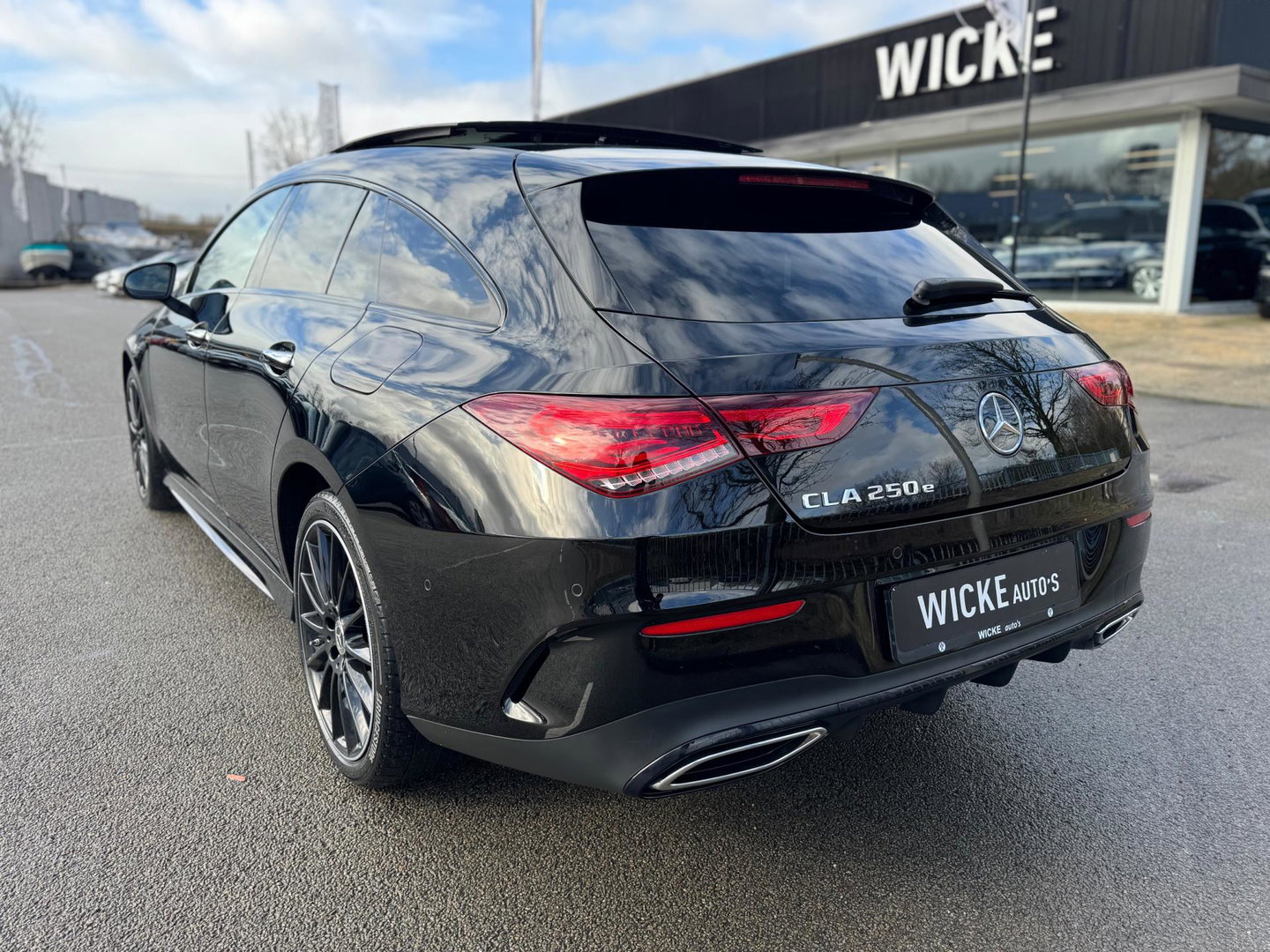 Mercedes-Benz CLA-Klasse Shooting Brake 250 e AMG Panorama Leder Camera Navi