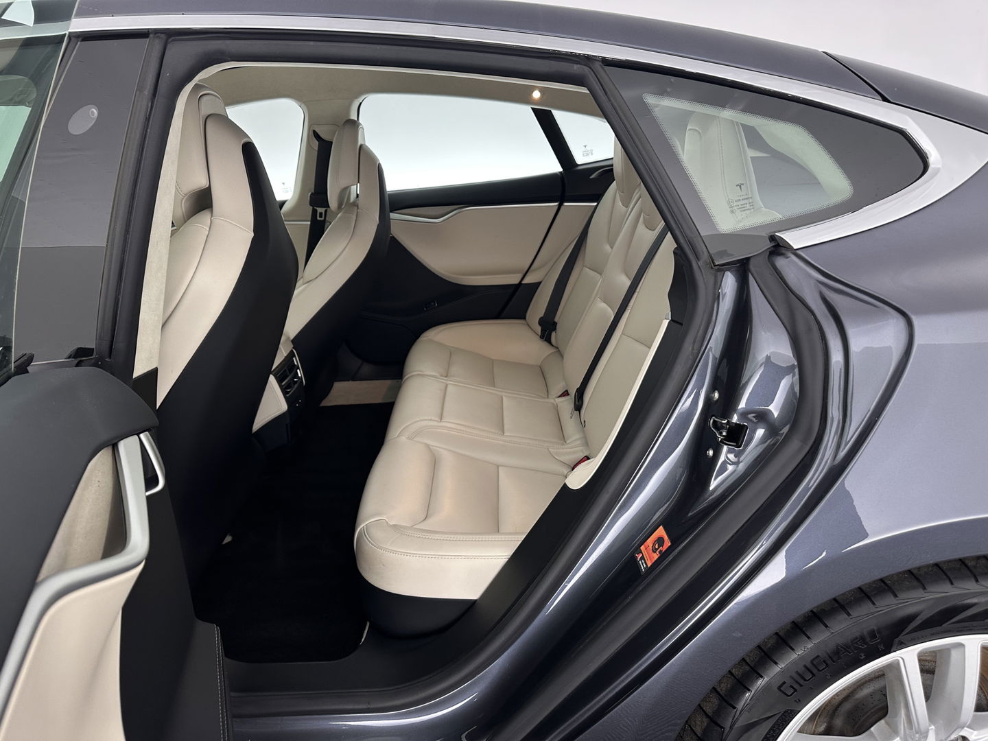 Tesla Model S 100D AWD [ 3-Fase-17kW] {SOH-86%} (INCL.BTW) *PANO-WINDOW | AUTO-PILOT | LEATHER | CCS-FASTLOADER | FULL-LED | NAVI-FULLMAP | KEYLESS | MEMORY-PACK | HEATED-COMFORTSEATS | DIGI-COCKPIT | 19"ALU*