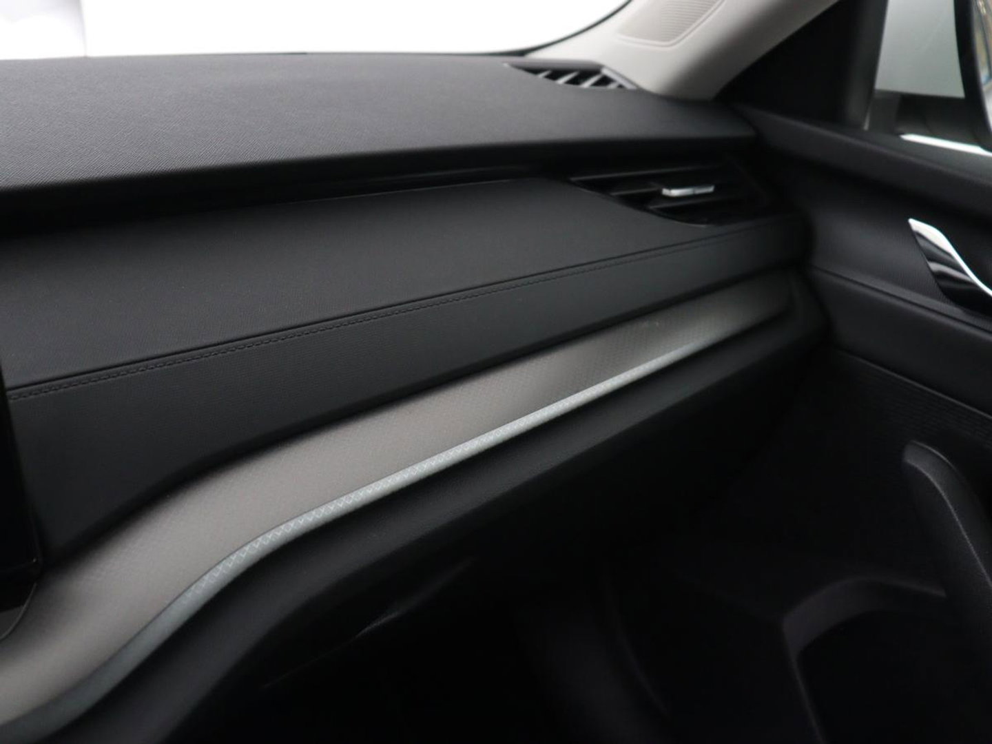 Škoda Octavia 1.0 e-TSI Business Edition | 61.800km NAP | Camera | Carplay | Navigatie | Full LED | Parkeerhulp | Digital Cockpit | Cruise control