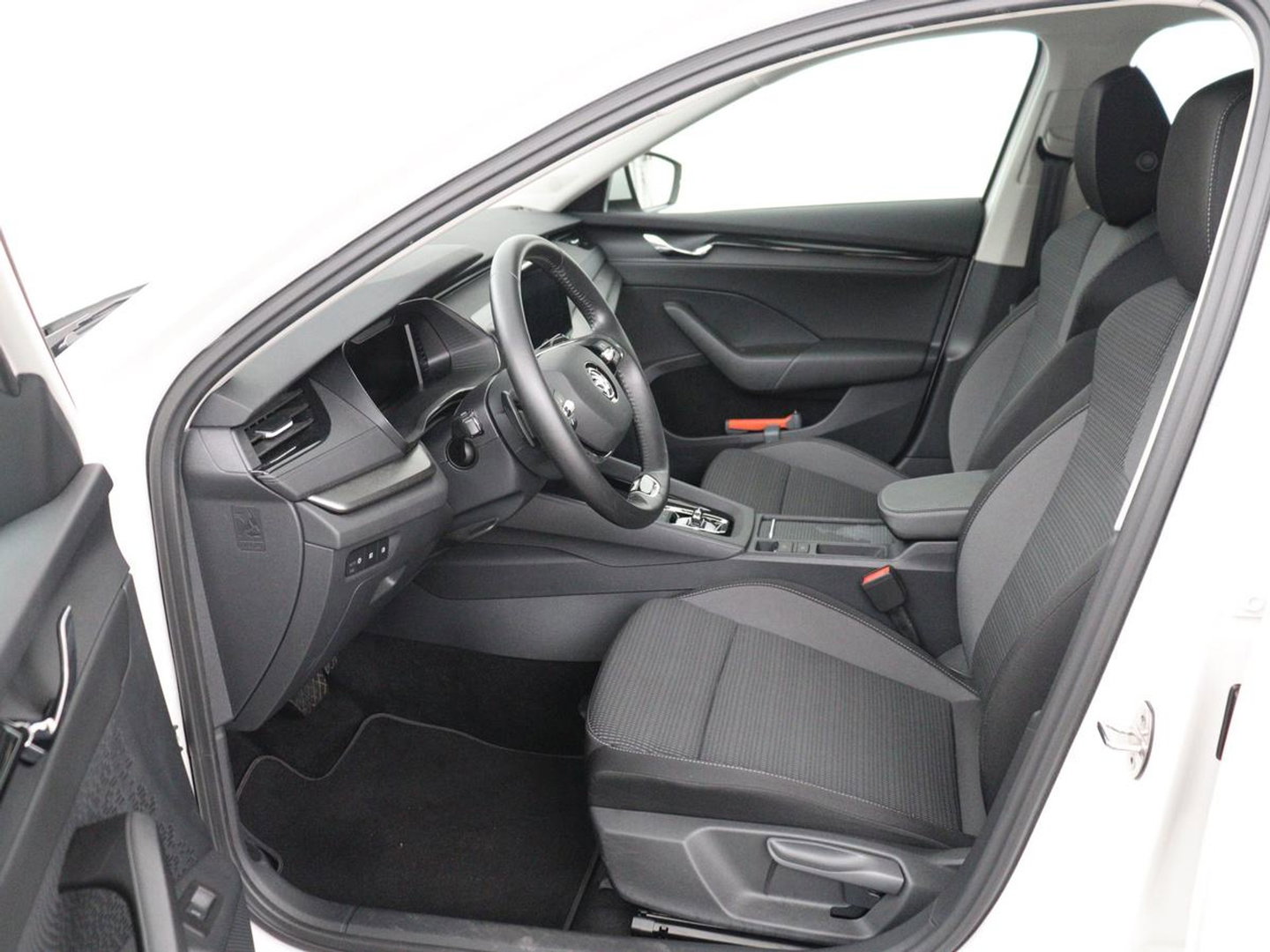 Škoda Octavia 1.0 e-TSI Business Edition | 61.800km NAP | Camera | Carplay | Navigatie | Full LED | Parkeerhulp | Digital Cockpit | Cruise control