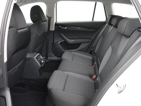 Škoda Octavia 1.0 e-TSI Business Edition | 61.800km NAP | Camera | Carplay | Navigatie | Full LED | Parkeerhulp | Digital Cockpit | Cruise control