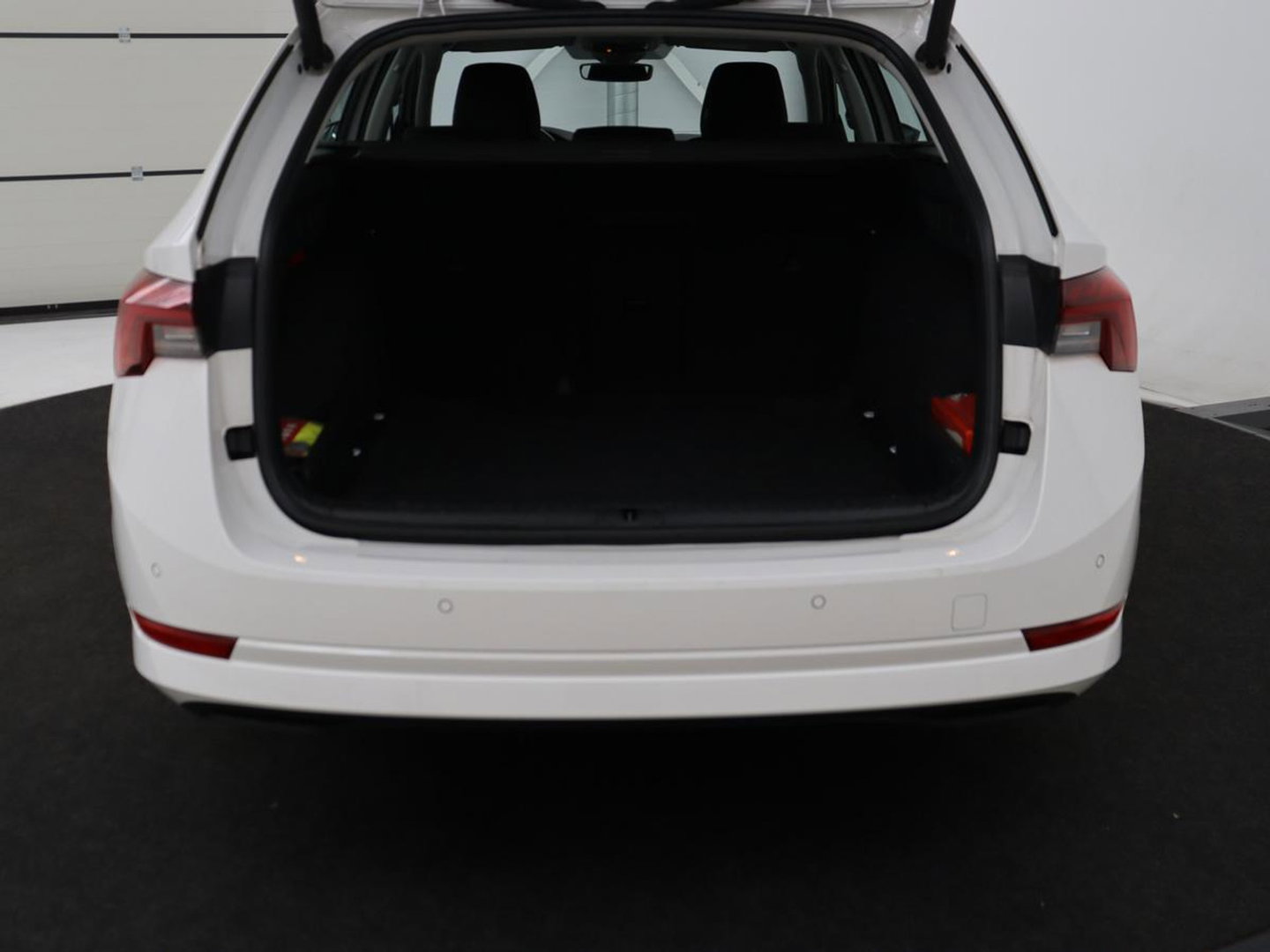 Škoda Octavia 1.0 e-TSI Business Edition | 61.800km NAP | Camera | Carplay | Navigatie | Full LED | Parkeerhulp | Digital Cockpit | Cruise control