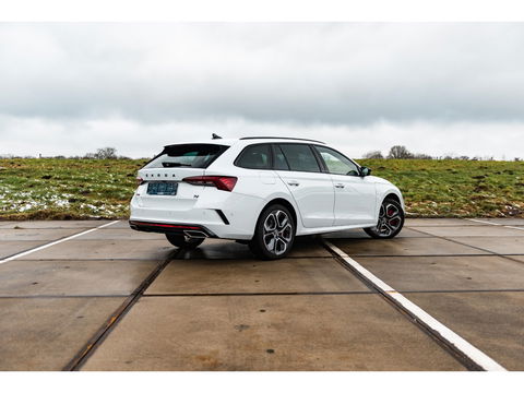 Škoda Octavia Combi 1.4 TSI RS iV PHEV | COMFORT STOELEN | HEAD UP | 19" ALTAIR VELGEN | ADAPTIVE CRUISE