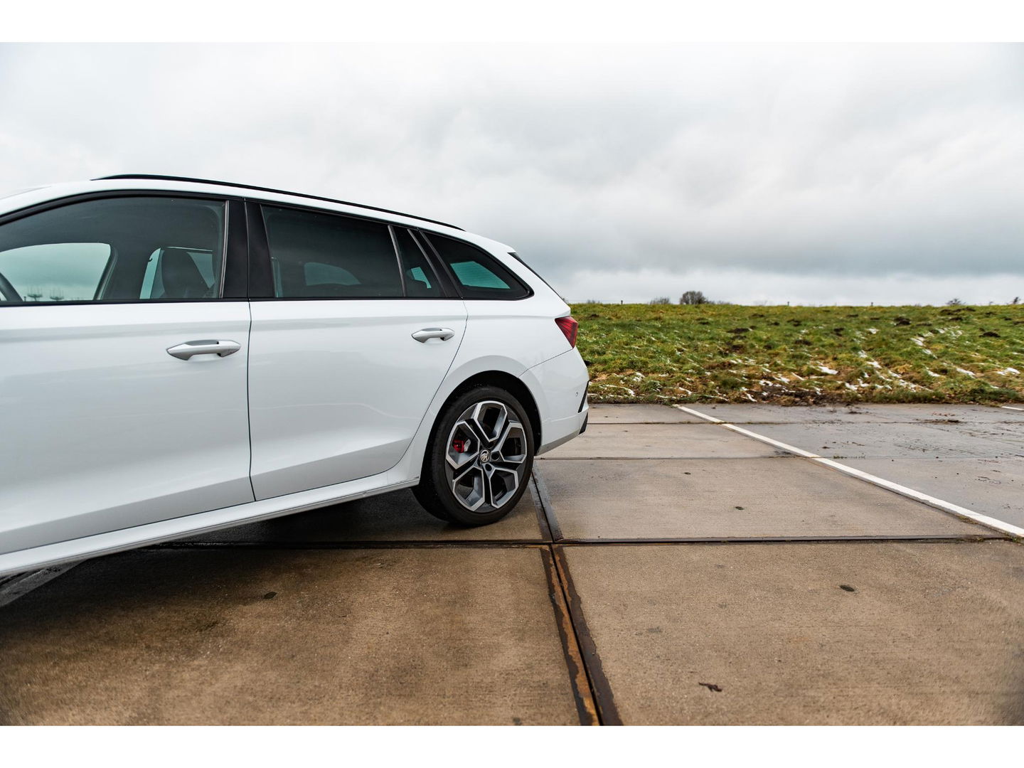 Škoda Octavia Combi 1.4 TSI RS iV PHEV | COMFORT STOELEN | HEAD UP | 19" ALTAIR VELGEN | ADAPTIVE CRUISE