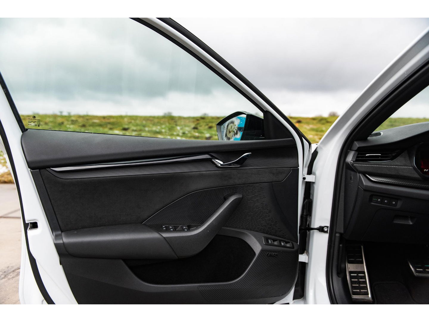 Škoda Octavia Combi 1.4 TSI RS iV PHEV | COMFORT STOELEN | HEAD UP | 19" ALTAIR VELGEN | ADAPTIVE CRUISE