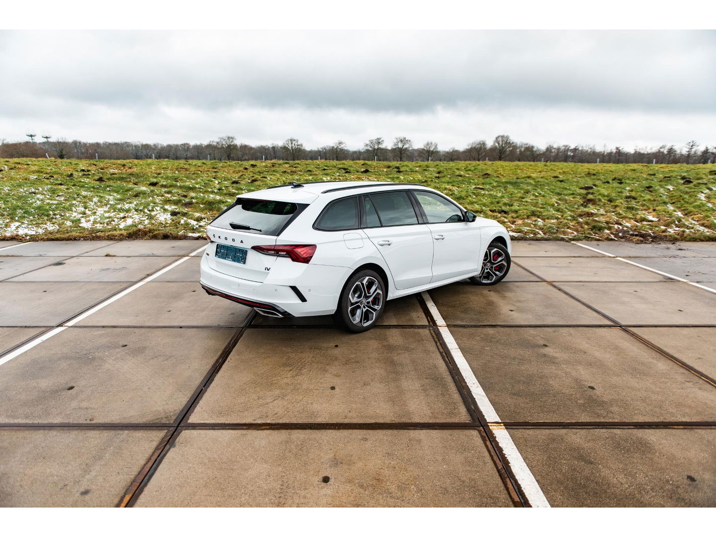 Škoda Octavia Combi 1.4 TSI RS iV PHEV | COMFORT STOELEN | HEAD UP | 19" ALTAIR VELGEN | ADAPTIVE CRUISE