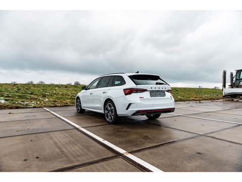 Škoda Octavia Combi 1.4 TSI RS iV PHEV | COMFORT STOELEN | HEAD UP | 19" ALTAIR VELGEN | ADAPTIVE CRUISE
