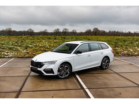 Škoda Octavia Combi 1.4 TSI RS iV PHEV | COMFORT STOELEN | HEAD UP | 19" ALTAIR VELGEN | ADAPTIVE CRUISE