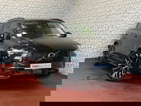 Volvo XC90 - 2.0 T8 456 PK PHEV AWD LUCHTVERING 7P ULTRA DARK SCHUIFDAK 21''LMV STOEL/STUUR.VERW HARMAN KARDON PANORAMA STANDKACHEL HEADUP ✅ Top Auto's Wijchen ,  Altijd een Ruim aanbod van Volvo's i  BUSINESS / CORE / BRIGHT / DARK / ULTRA DARK / PLUS DARK / BLACK ED