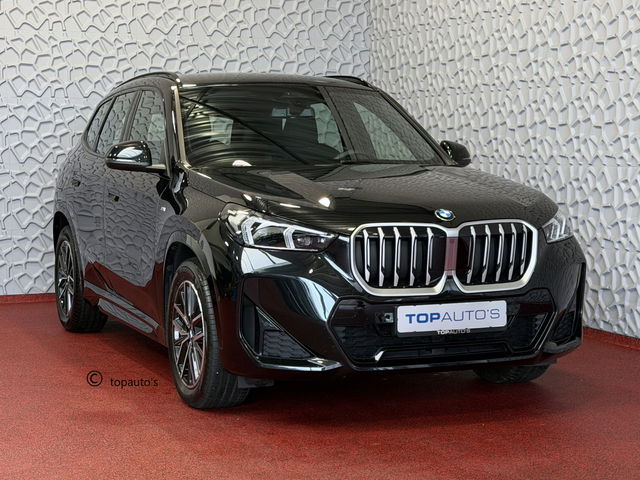 BMW X1 - SDRIVE M-SPORT SHADOW LINE NAVI LED ELEK.KLEP ADAP.CRUISE LEER/ALCANTARA CAMERA M-SPORT INTERIEUR / EXTERIEUR ✅ Top Auto's. Al 30 Jaar uw Bmw Specialist in ,  BMW M / M Sport / PHEV / HEV / Hybrid / Mhev / 25e / 30e / xDrive25e // xDrive30e / sDrive18i / 