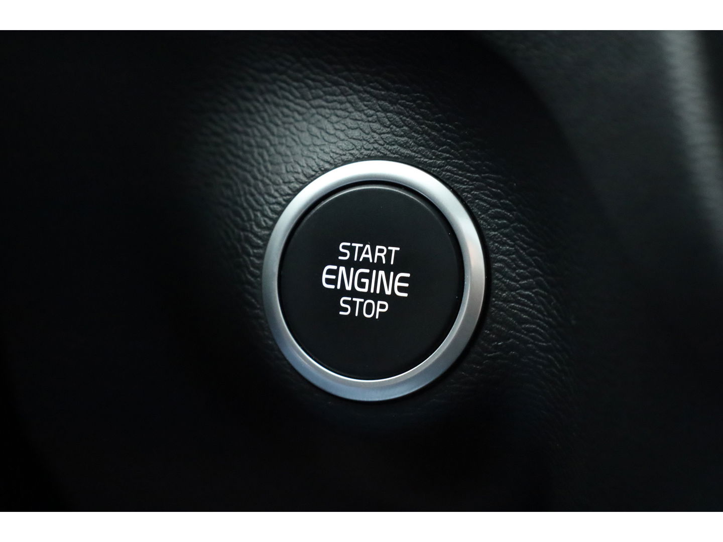 Volvo XC40 2.0 T4 R-Design | Pano | Trekhaak | Lava- interieur | 20 inch | H&K Audio | ACC | Standkachel |