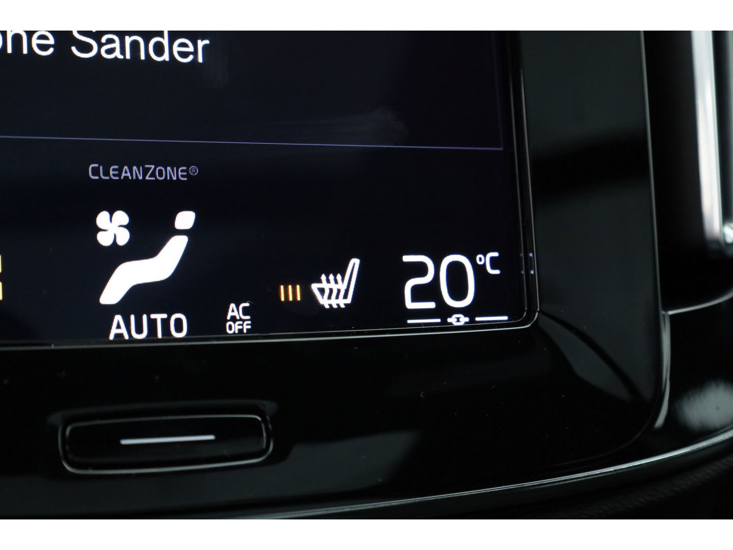 Volvo XC40 2.0 T4 R-Design | Pano | Trekhaak | Lava- interieur | 20 inch | H&K Audio | ACC | Standkachel |