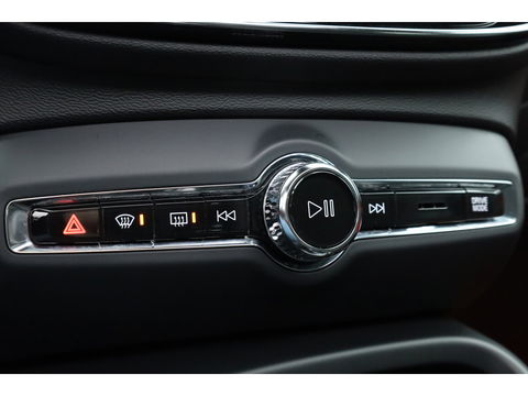 Volvo XC40 2.0 T4 R-Design | Pano | Trekhaak | Lava- interieur | 20 inch | H&K Audio | ACC | Standkachel |