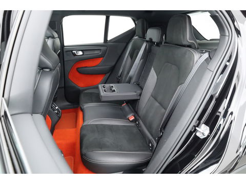 Volvo XC40 2.0 T4 R-Design | Pano | Trekhaak | Lava- interieur | 20 inch | H&K Audio | ACC | Standkachel |