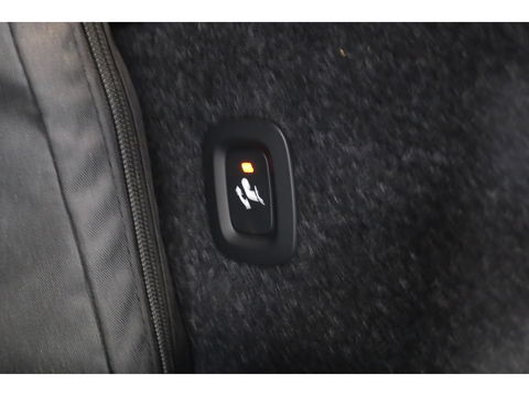 Volvo XC40 2.0 T4 R-Design | Pano | Trekhaak | Lava- interieur | 20 inch | H&K Audio | ACC | Standkachel |