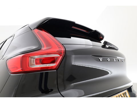 Volvo XC40 2.0 T4 R-Design | Pano | Trekhaak | Lava- interieur | 20 inch | H&K Audio | ACC | Standkachel |