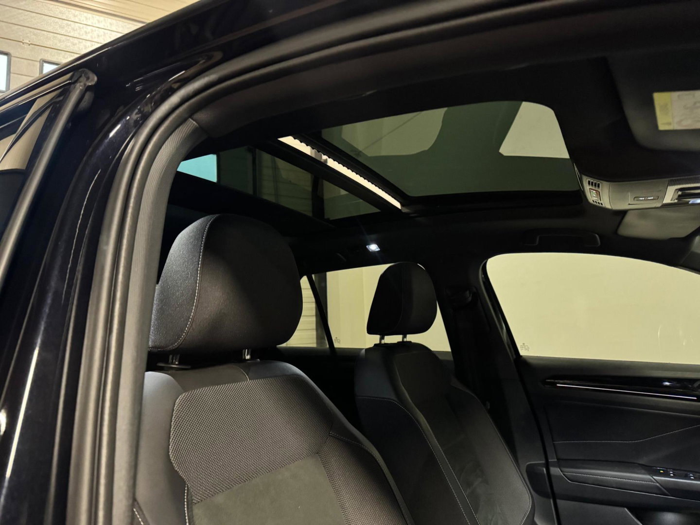 Volkswagen T-Roc 1.5 TSI R-Line Edition PANO'