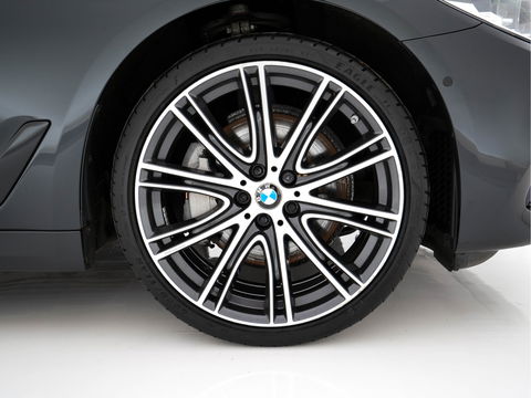 BMW 5 Serie Touring 530d Sportline High Executive Aut. *PANO | LEATHER | FULL-LED | MEMORY-PACK | TOP-VIEW | HEATED-COMFORTSEATS | NAVI-FULLMAP | PRIVACY-GLASS | AMBIENT-LIGHT | ECC | CARPLAY | PDC | TOWBAR | SHIFT-PADDLES | 20"ALU*