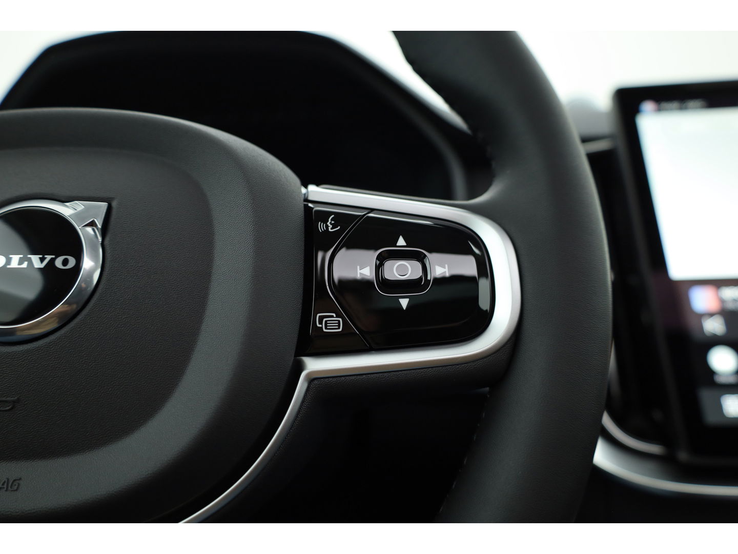 Volvo XC90 2.0 T8 Plug-in hybrid AWD Ultra Dark | Full Option | Luchtvering | B&W  audio | Massage | Pano | HUD | Stoelventilatie | 22'' |