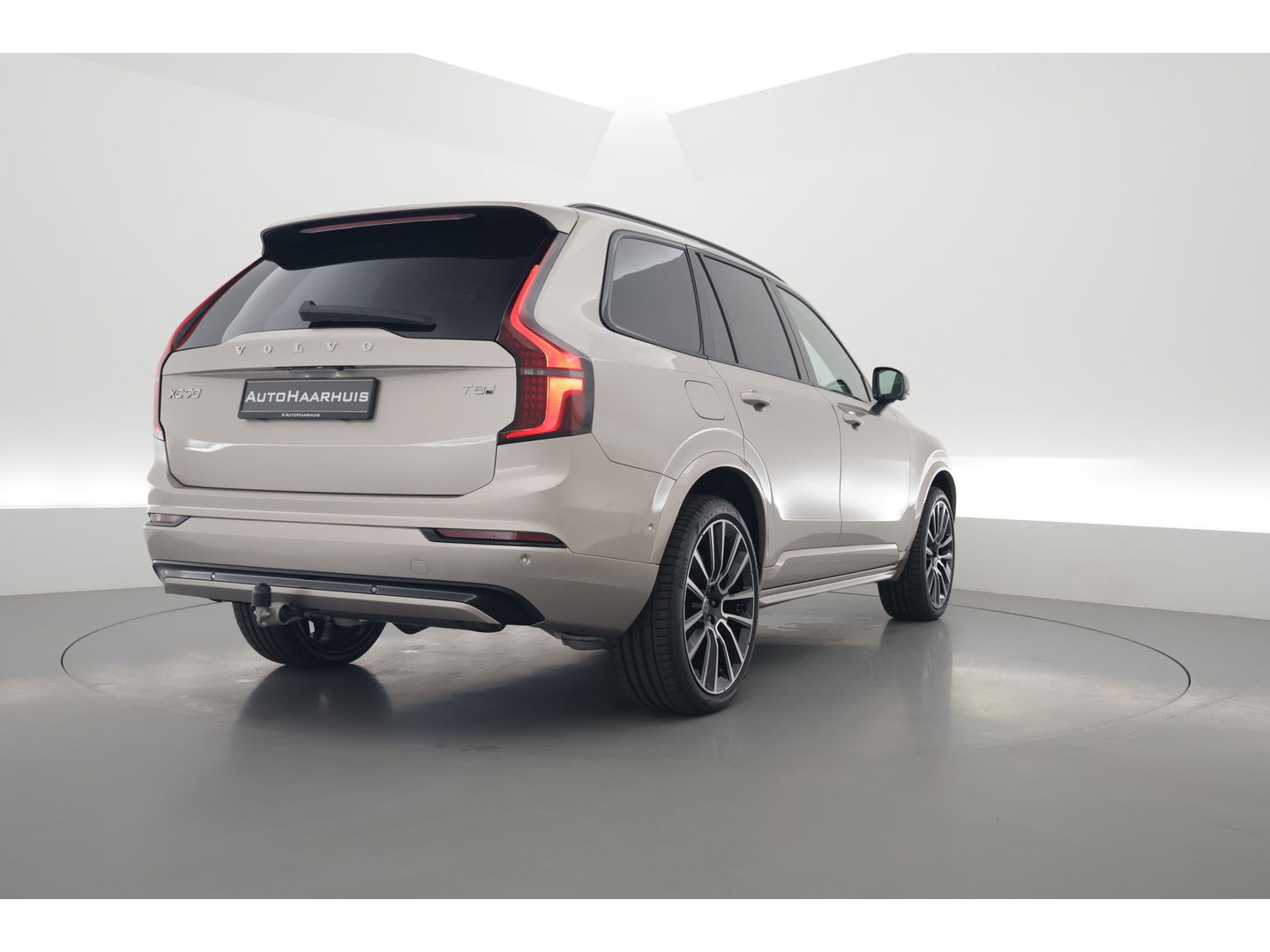 Volvo XC90 2.0 T8 Plug-in hybrid AWD Ultra Dark | Full Option | Luchtvering | B&W  audio | Massage | Pano | HUD | Stoelventilatie | 22'' |
