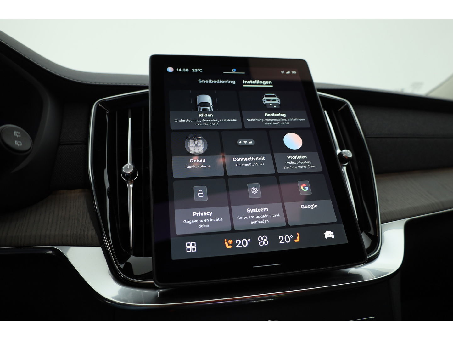 Volvo XC90 2.0 T8 Plug-in hybrid AWD Ultra Dark | Full Option | Luchtvering | B&W  audio | Massage | Pano | HUD | Stoelventilatie | 22'' |