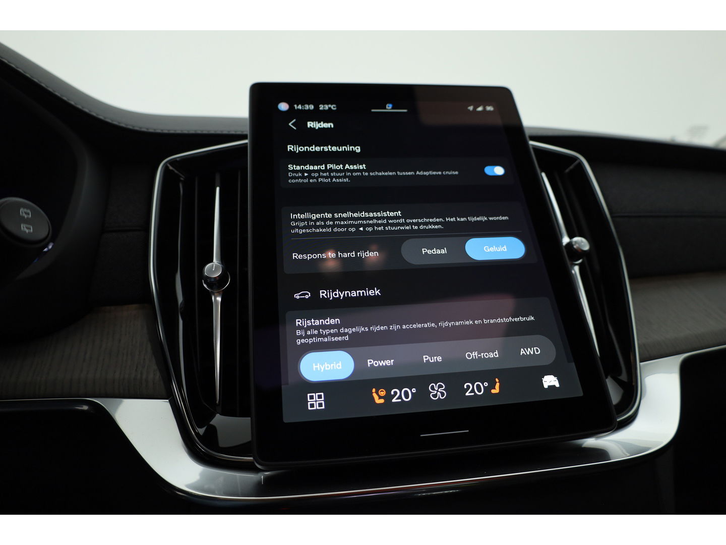 Volvo XC90 2.0 T8 Plug-in hybrid AWD Ultra Dark | Full Option | Luchtvering | B&W  audio | Massage | Pano | HUD | Stoelventilatie | 22'' |