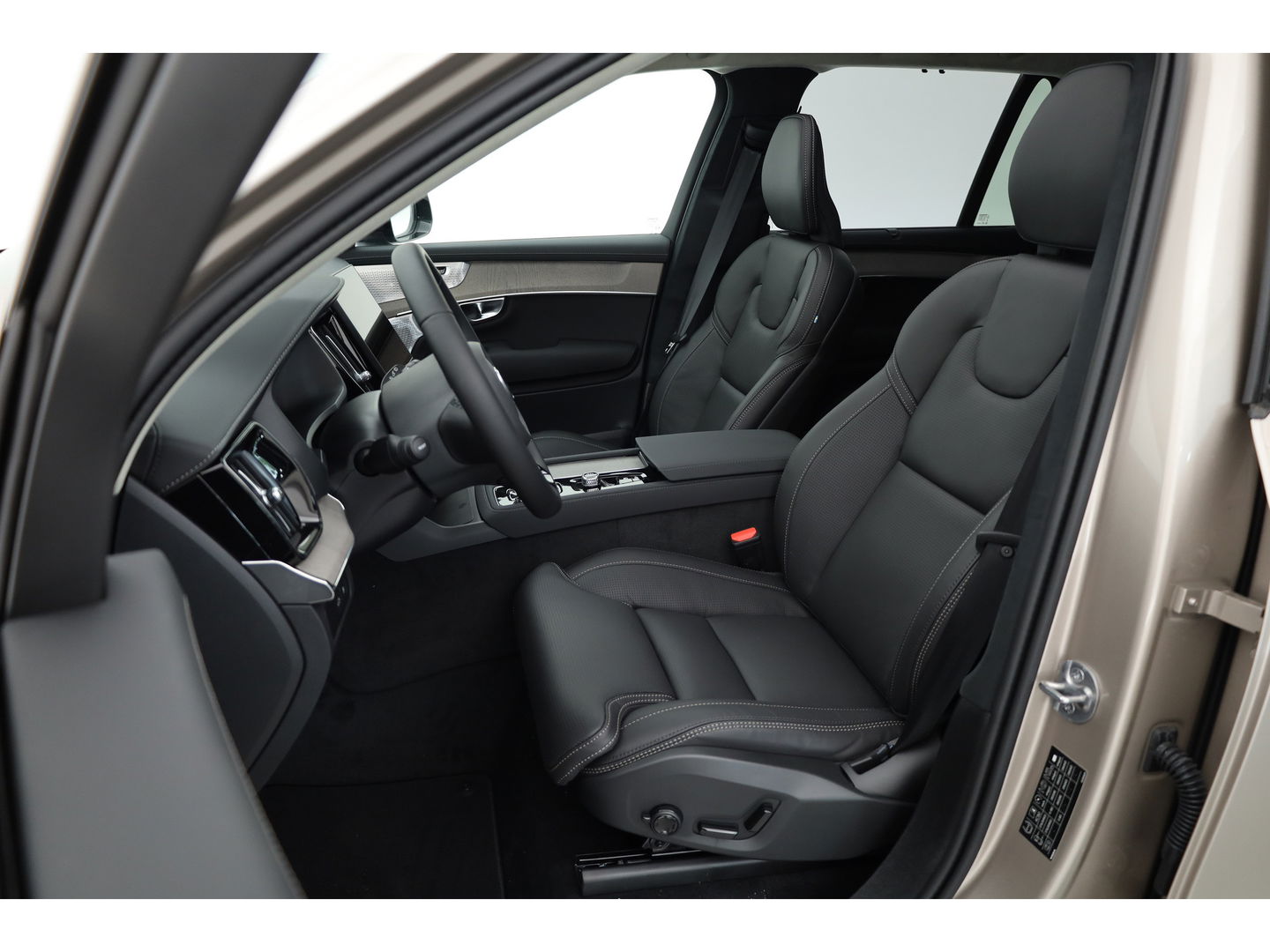 Volvo XC90 2.0 T8 Plug-in hybrid AWD Ultra Dark | Full Option | Luchtvering | B&W  audio | Massage | Pano | HUD | Stoelventilatie | 22'' |