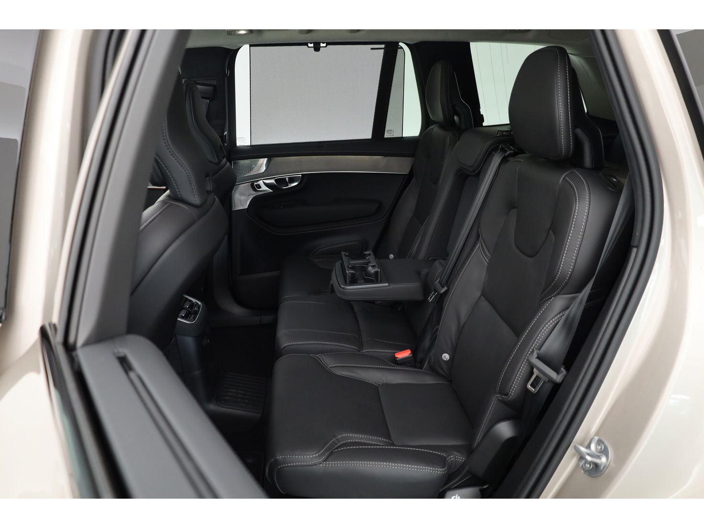Volvo XC90 2.0 T8 Plug-in hybrid AWD Ultra Dark | Full Option | Luchtvering | B&W  audio | Massage | Pano | HUD | Stoelventilatie | 22'' |