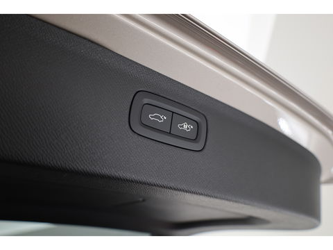 Volvo XC90 2.0 T8 Plug-in hybrid AWD Ultra Dark | Full Option | Luchtvering | B&W  audio | Massage | Pano | HUD | Stoelventilatie | 22'' |