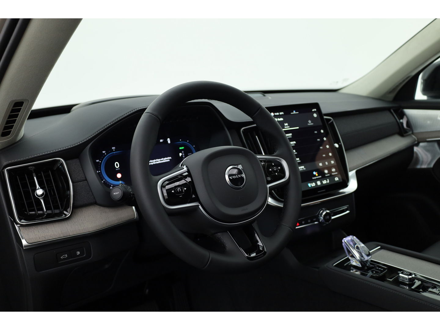 Volvo XC90 2.0 T8 Plug-in hybrid AWD Ultra Dark | Full Option | Luchtvering | B&W  audio | Massage | Pano | HUD | Stoelventilatie | 22'' |