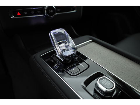 Volvo XC90 2.0 T8 Plug-in hybrid AWD Ultra Dark | Full Option | Luchtvering | B&W  audio | Massage | Pano | HUD | Stoelventilatie | 22'' |