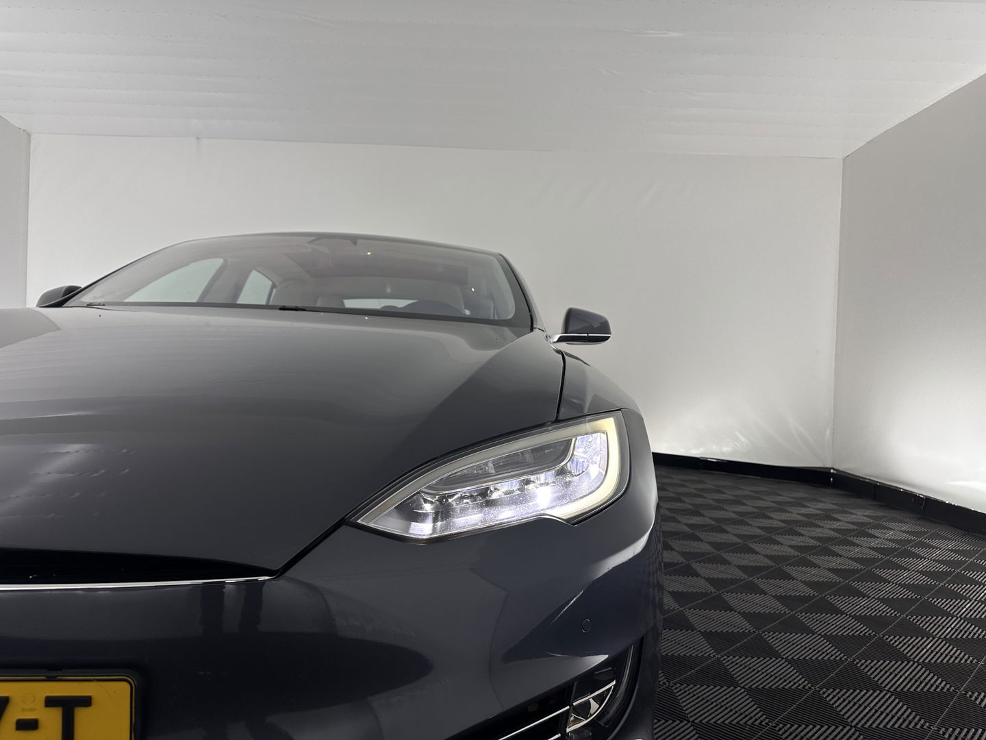 Tesla Model S 100D AWD [ 3-Fase-17kW] {SOH-86%} (INCL.BTW) *PANO-WINDOW | AUTO-PILOT | LEATHER | CCS-FASTLOADER | FULL-LED | NAVI-FULLMAP | KEYLESS | MEMORY-PACK | HEATED-COMFORTSEATS | DIGI-COCKPIT | 19"ALU*