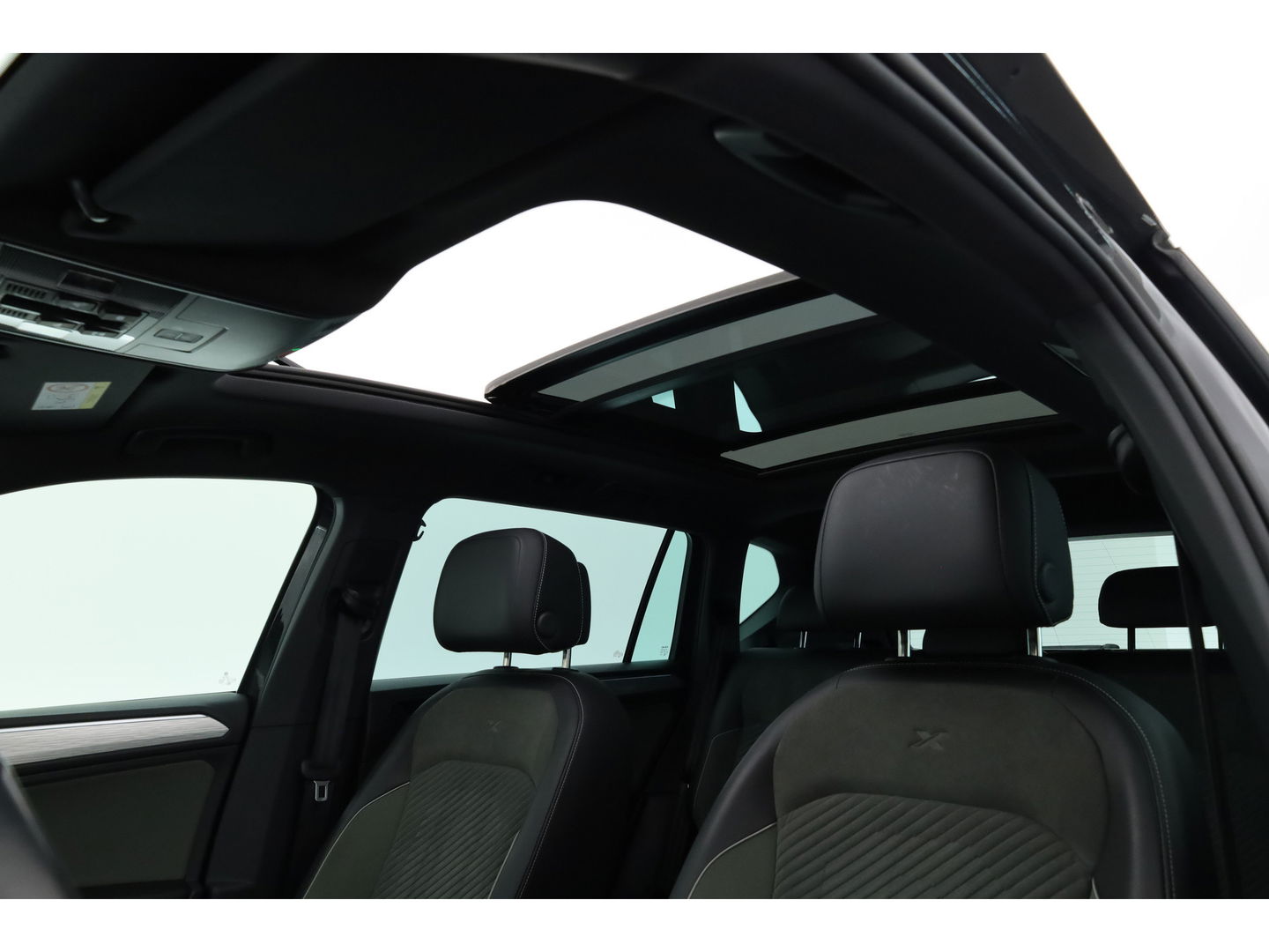 SEAT Tarraco 1.4 TSI e-Hybrid PHEV Xperience Business Intense | Pano | Dig. Cockpit | Elek. Trekhaak | Adapt. Cruise | CarPlay | Dodehoek | Camera + PDC