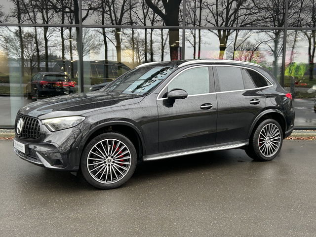 Mercedes-Benz GLC - 300e AMG 4Matic // Panorama dak // Burmester // Memory // 360 Camera // 20 inch // Treeplanken // Sfeerverlichting // Keyless