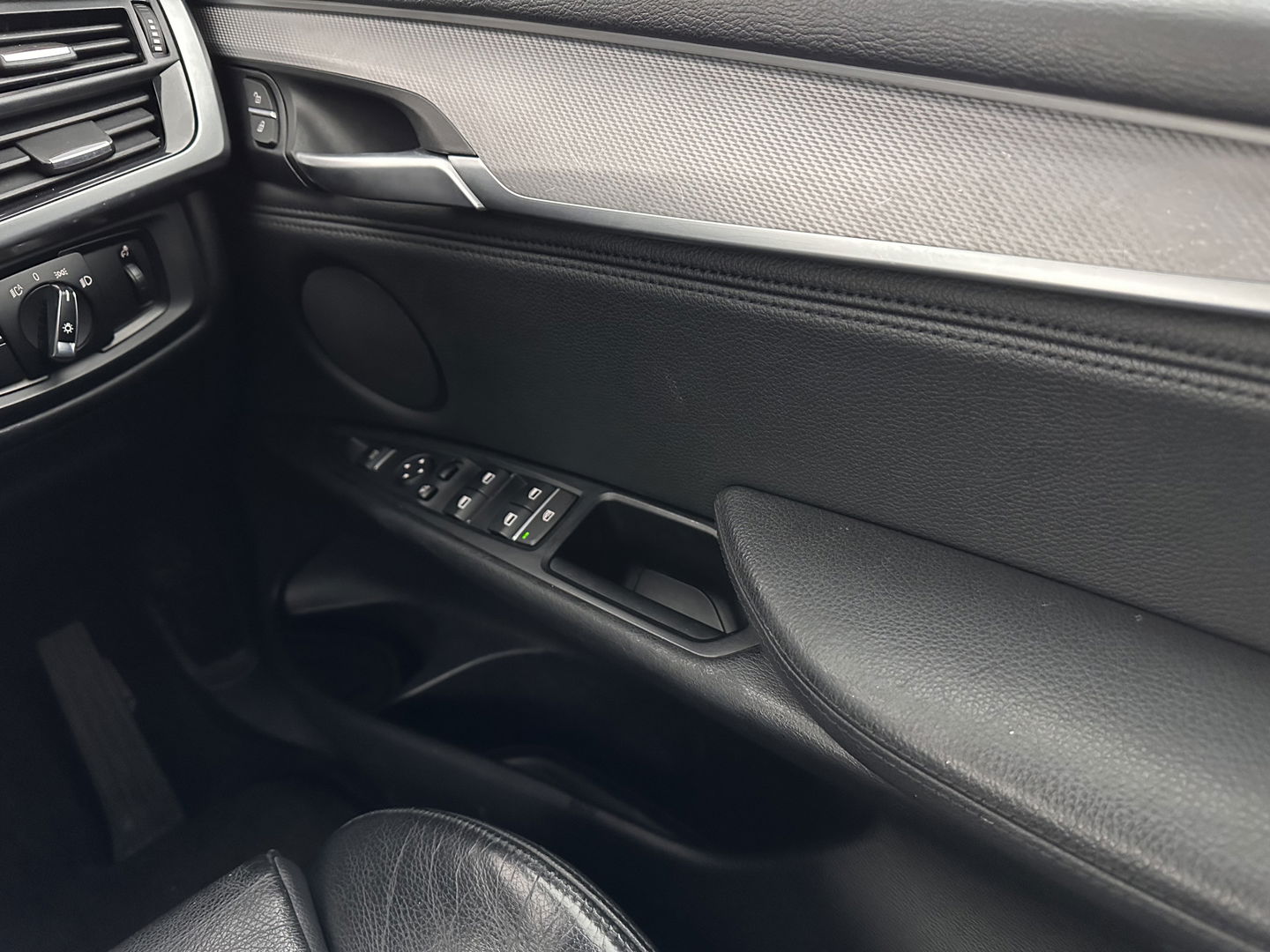 BMW X5 xDrive40d *Right-Hand-Drive* M-Sportpack High Executive [ 7-Pers. ] Aut. *LEATHER | XENON | MEMORY-PACK | HEATED-SPORTSEATS | NAVI-FULLMAP | SHIFTPADDLES | PRIVACYGLASS | ECC | TOWBAR | PDC | CRUISE | 20''ALU*