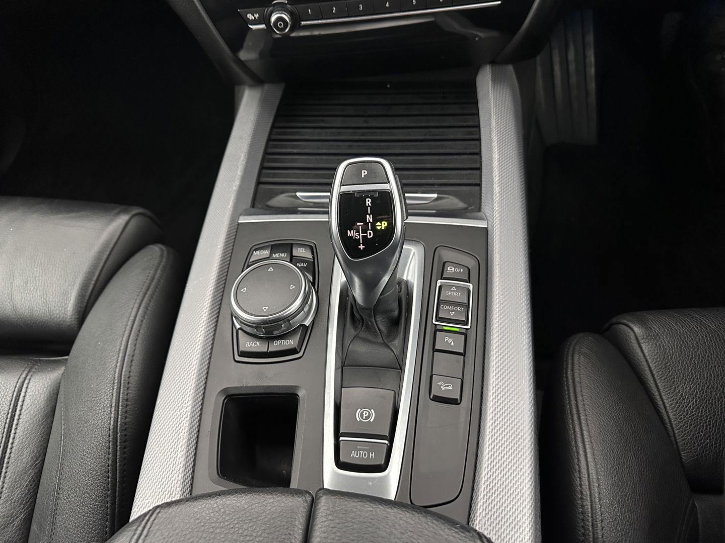 BMW X5 xDrive40d *Right-Hand-Drive* M-Sportpack High Executive [ 7-Pers. ] Aut. *LEATHER | XENON | MEMORY-PACK | HEATED-SPORTSEATS | NAVI-FULLMAP | SHIFTPADDLES | PRIVACYGLASS | ECC | TOWBAR | PDC | CRUISE | 20''ALU*