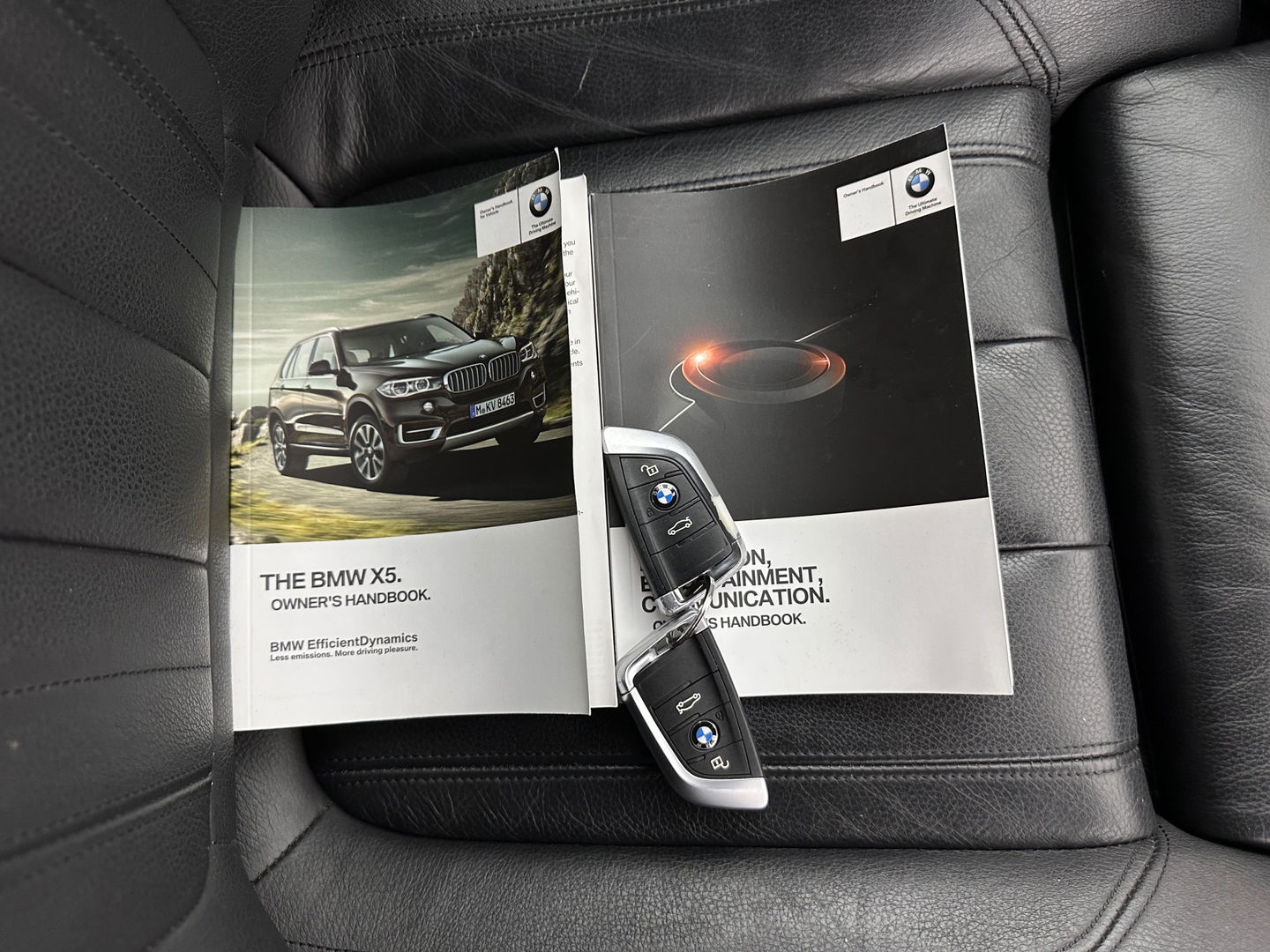 BMW X5 xDrive40d *Right-Hand-Drive* M-Sportpack High Executive [ 7-Pers. ] Aut. *LEATHER | XENON | MEMORY-PACK | HEATED-SPORTSEATS | NAVI-FULLMAP | SHIFTPADDLES | PRIVACYGLASS | ECC | TOWBAR | PDC | CRUISE | 20''ALU*