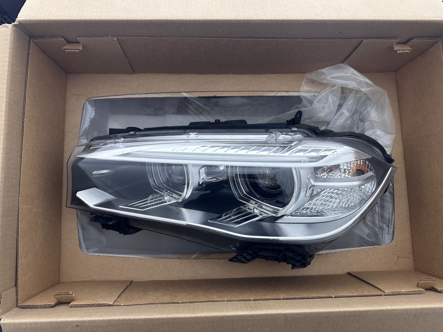 BMW X5 xDrive40d *Right-Hand-Drive* M-Sportpack High Executive [ 7-Pers. ] Aut. *LEATHER | XENON | MEMORY-PACK | HEATED-SPORTSEATS | NAVI-FULLMAP | SHIFTPADDLES | PRIVACYGLASS | ECC | TOWBAR | PDC | CRUISE | 20''ALU*