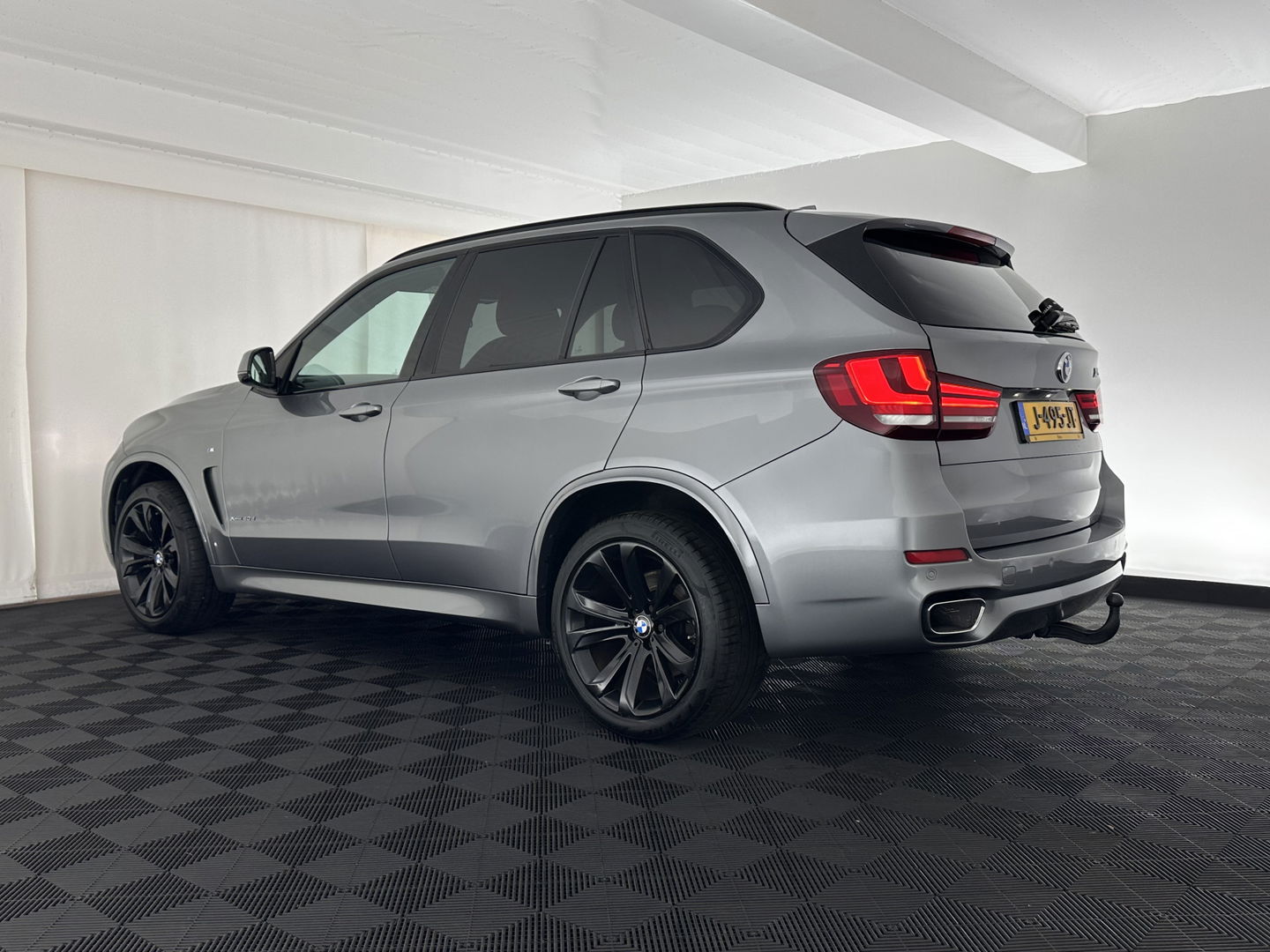 BMW X5 xDrive40d *Right-Hand-Drive* M-Sportpack High Executive [ 7-Pers. ] Aut. *LEATHER | XENON | MEMORY-PACK | HEATED-SPORTSEATS | NAVI-FULLMAP | SHIFTPADDLES | PRIVACYGLASS | ECC | TOWBAR | PDC | CRUISE | 20''ALU*