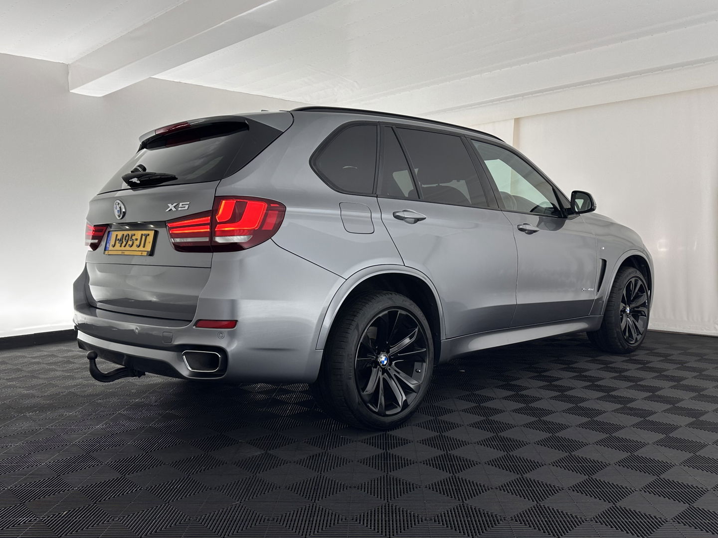 BMW X5 xDrive40d *Right-Hand-Drive* M-Sportpack High Executive [ 7-Pers. ] Aut. *LEATHER | XENON | MEMORY-PACK | HEATED-SPORTSEATS | NAVI-FULLMAP | SHIFTPADDLES | PRIVACYGLASS | ECC | TOWBAR | PDC | CRUISE | 20''ALU*