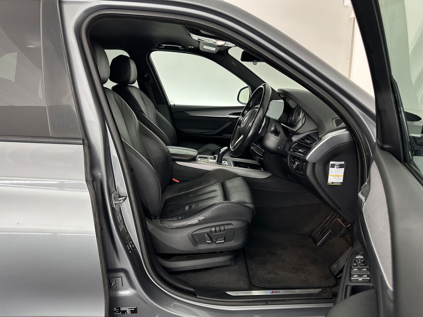 BMW X5 xDrive40d *Right-Hand-Drive* M-Sportpack High Executive [ 7-Pers. ] Aut. *LEATHER | XENON | MEMORY-PACK | HEATED-SPORTSEATS | NAVI-FULLMAP | SHIFTPADDLES | PRIVACYGLASS | ECC | TOWBAR | PDC | CRUISE | 20''ALU*