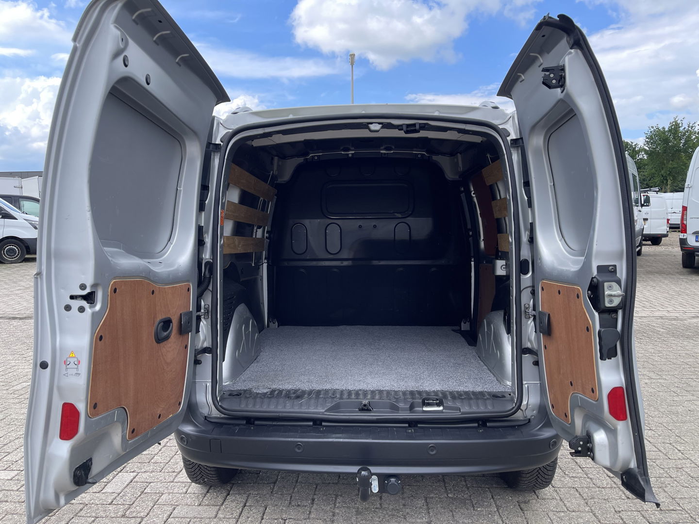 Renault Kangoo Express 1.5 dCi 75 Express Comfort / vaste prijs rijklaar € 8.950 marge ( btw vrij ) / lease vanaf € 238 / airco / cruise / navi / zilver metallic / trekhaak / dakrails
