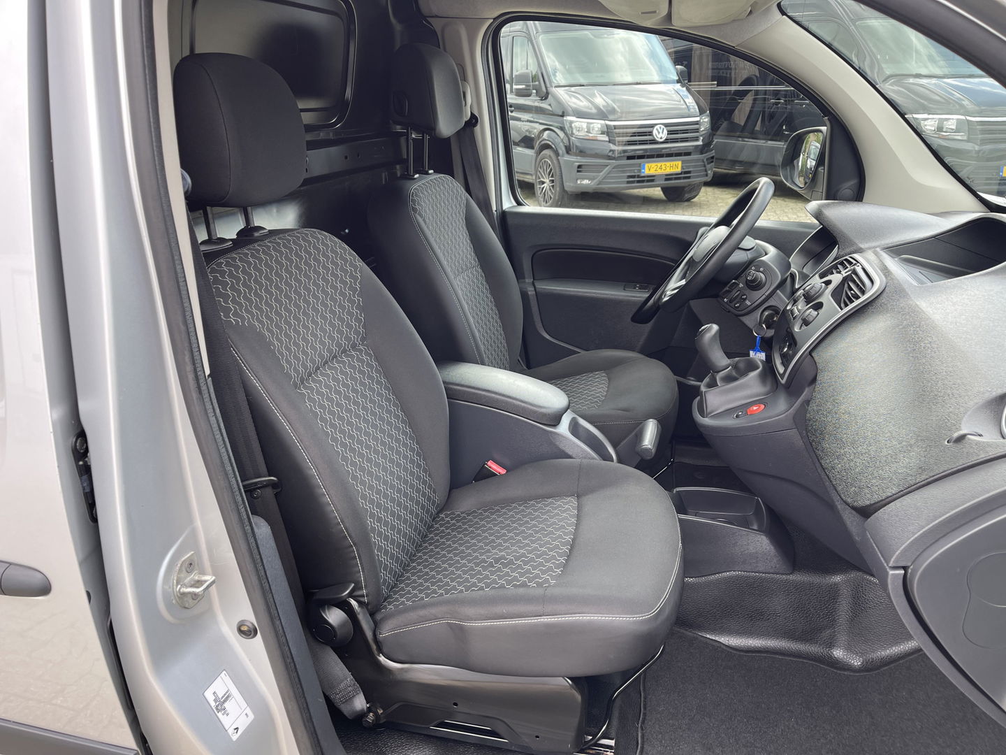 Renault Kangoo Express 1.5 dCi 75 Express Comfort / vaste prijs rijklaar € 8.950 marge ( btw vrij ) / lease vanaf € 238 / airco / cruise / navi / zilver metallic / trekhaak / dakrails