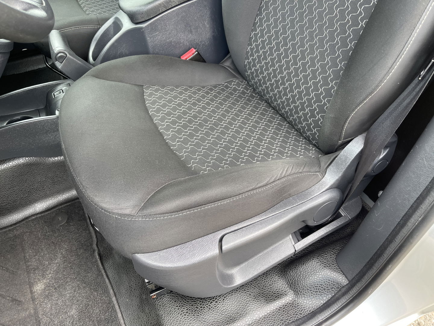 Renault Kangoo Express 1.5 dCi 75 Express Comfort / vaste prijs rijklaar € 8.950 marge ( btw vrij ) / lease vanaf € 238 / airco / cruise / navi / zilver metallic / trekhaak / dakrails