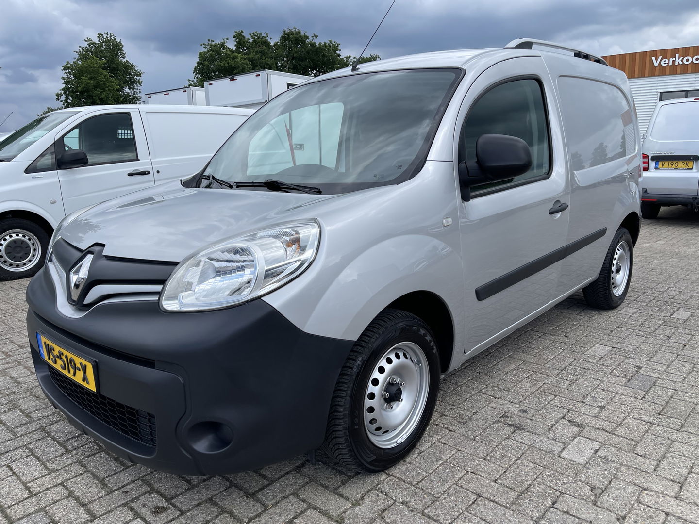 Renault Kangoo Express 1.5 dCi 75 Express Comfort / vaste prijs rijklaar € 8.950 marge ( btw vrij ) / lease vanaf € 238 / airco / cruise / navi / zilver metallic / trekhaak / dakrails