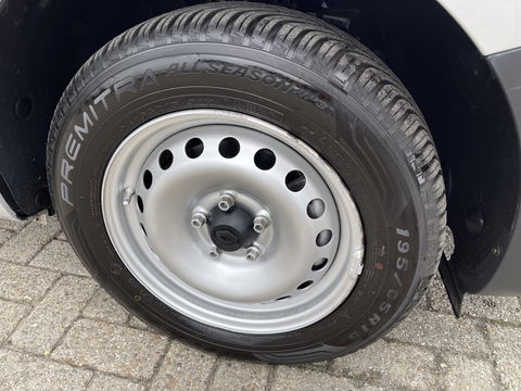 Renault Kangoo Express 1.5 dCi 75 Express Comfort / vaste prijs rijklaar € 8.950 marge ( btw vrij ) / lease vanaf € 238 / airco / cruise / navi / zilver metallic / trekhaak / dakrails