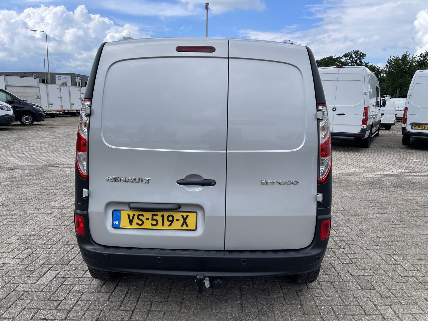 Renault Kangoo Express 1.5 dCi 75 Express Comfort / vaste prijs rijklaar € 8.950 marge ( btw vrij ) / lease vanaf € 238 / airco / cruise / navi / zilver metallic / trekhaak / dakrails
