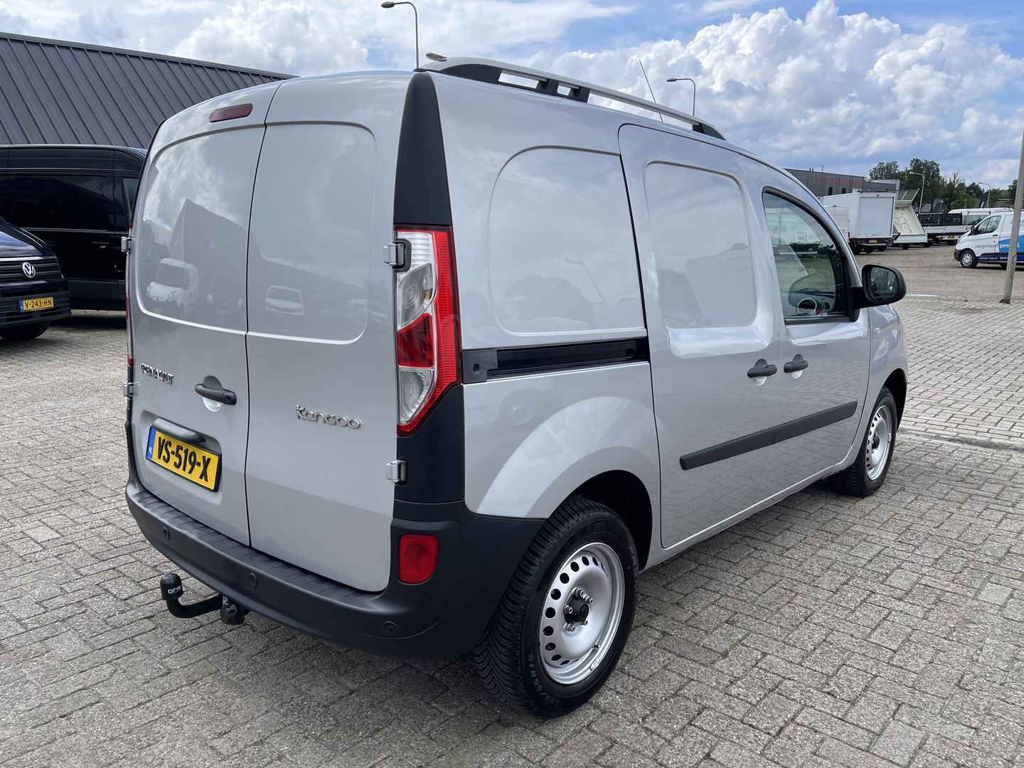 Renault Kangoo Express 1.5 dCi 75 Express Comfort / vaste prijs rijklaar € 8.950 marge ( btw vrij ) / lease vanaf € 238 / airco / cruise / navi / zilver metallic / trekhaak / dakrails